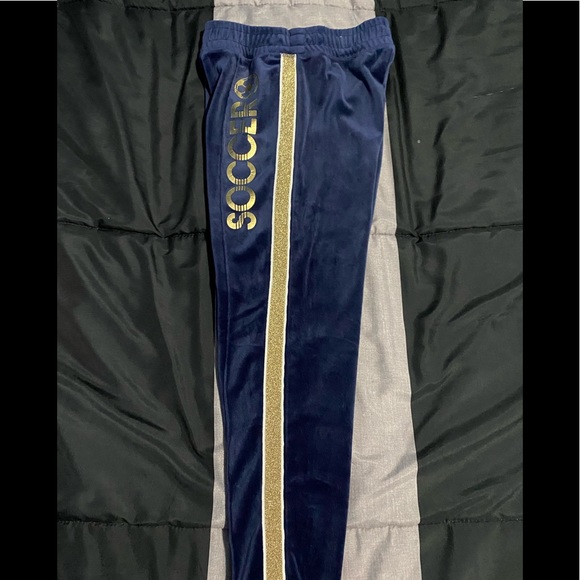 Girls 👧 soccer ⚽️ velour pants. - Picture 2 of 5